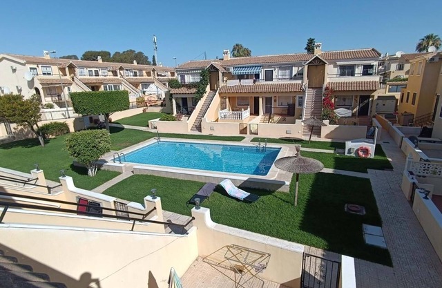 Cosy 2 bedroom apartment,pool, quiet area... Dogs allowed!