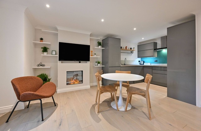 Cosy 2-Bed Apartment in Frome Near Town Centre!