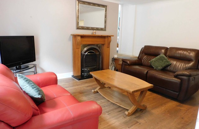 Cosy 2 Bed Apartment in Crossford, near Lanark