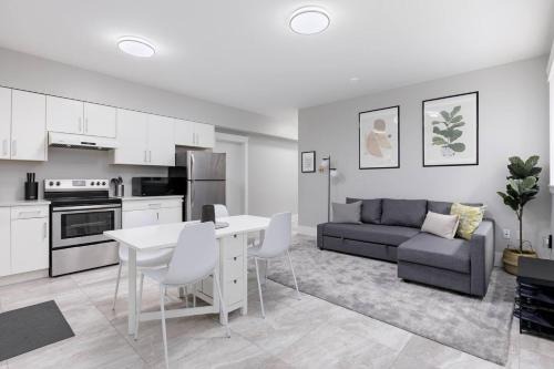 Cosy 2-bed Basement Suite In Quiet Neighbourhood