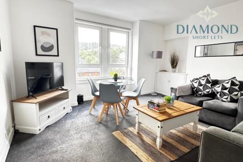 Cosy 2 Bed Flat in Great Location - Close to Gourock Bay, Pool and Gym nearby, Golf Club, Ferry, Supermarket, Restaurants
