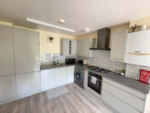 Cosy 2-Bed Flat Near ExCeL and City Airport