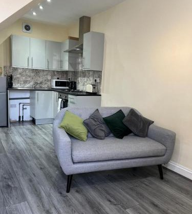 Cosy 2 Bed House in East Ham