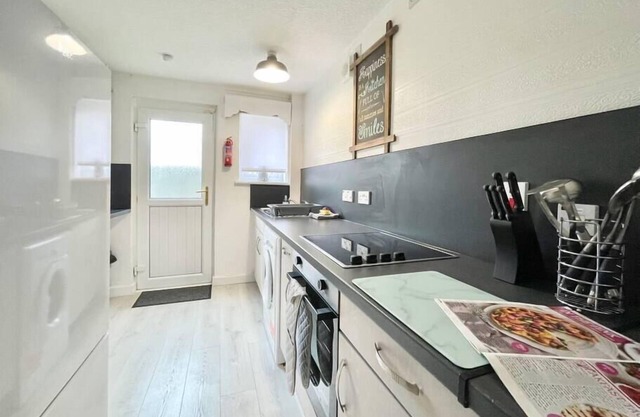 Cosy 2 bed house with garden in Wishaw