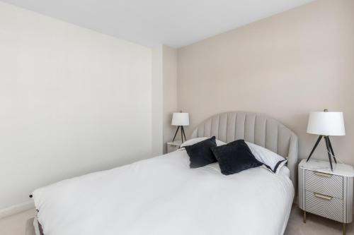 Cosy 2-Bed Retreat with Great Location
