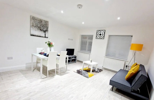 Modern Apartment in Uxbridge