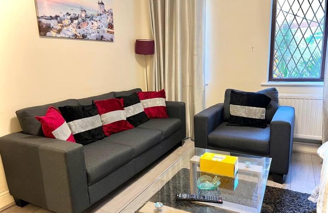 Cosy 2 bedroom Detached House in Central London