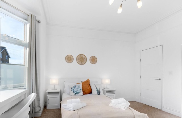Cozy & Peaceful Home FREE Parking & WiFi Near Windsor Slough Heathrow