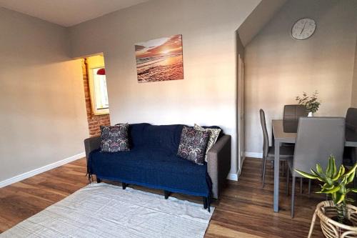 Cosy 2-Bedroom Home with Large Private Garden