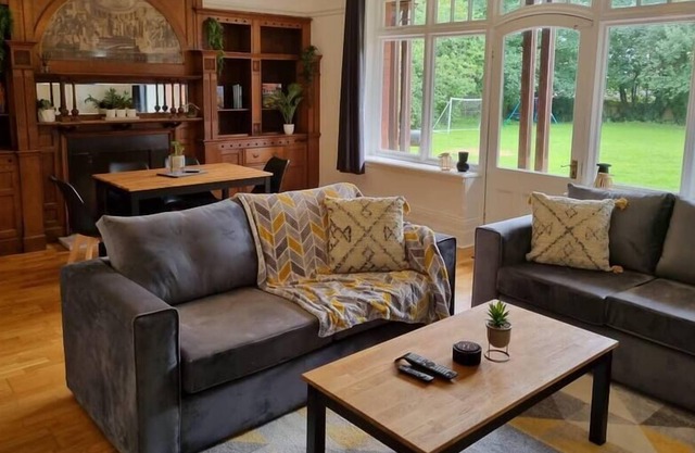 ✰ COSY 2 BR FLAT✓MINS TO THE BEACH → FREE PARKING