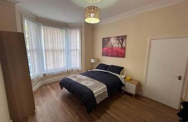 Cosy 2BD Garden Flat - FREE PARKING - Near O2, Excel, City Airport