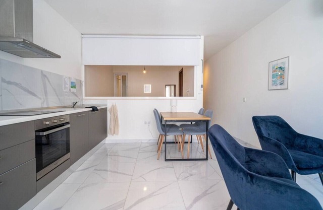 Cosy 2BR Apt w/ private balcony in Xlendi