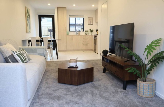 Cosy 2BR House in Awaroa Road