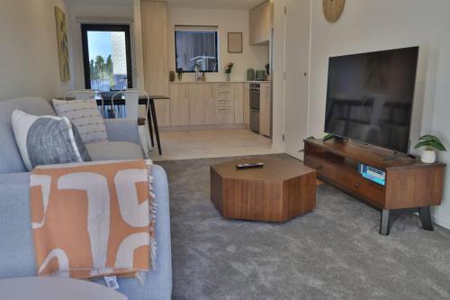 Cosy 2BR House in Awaroa Road