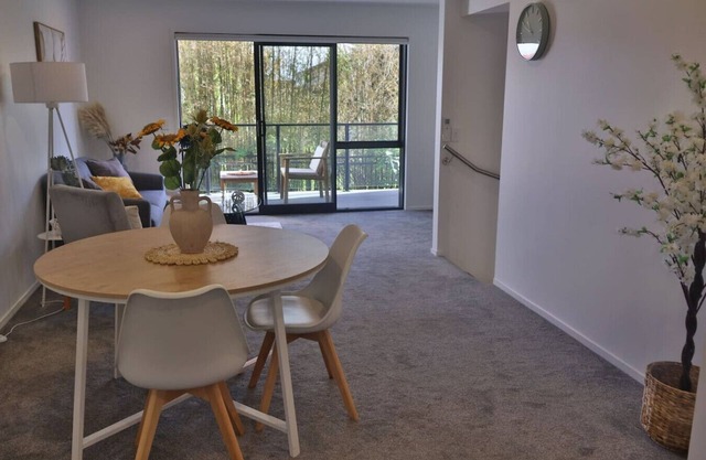 Cosy 2BR House in Carrington Rd.
