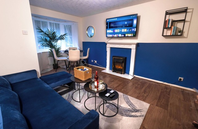 Cosy 3 Bed House - Free Parking - Contractors