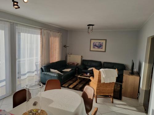 Cosy 3 bedroom apartment near the beach T112
