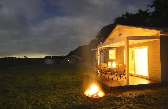 Cosy 3 bedroom cottage with indoor fireplace