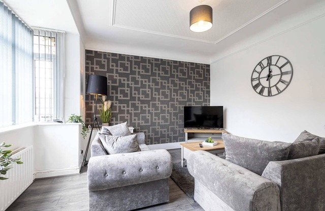 Spacious & Bright 3 Bedroom House in St Helens