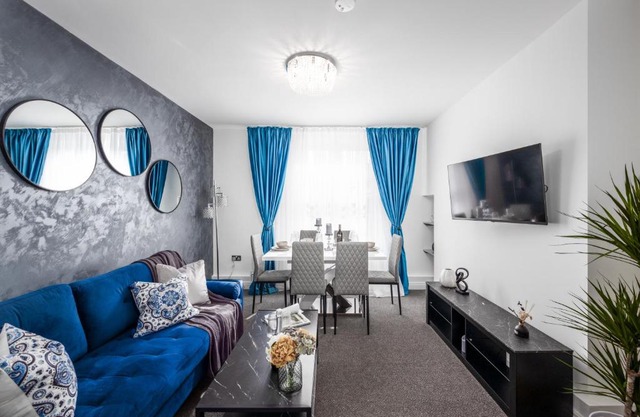 Cosy 4-Bedroom Apartment next to Borough