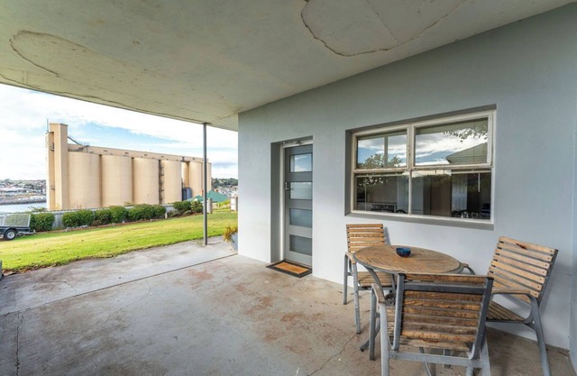 Cosy and Comfortable Unit with Parking & Wifi