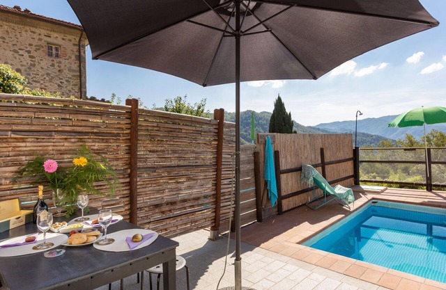 Hermoso apartamento para 5 personas con piscina privada, WIFI, TV y mascotas permitida