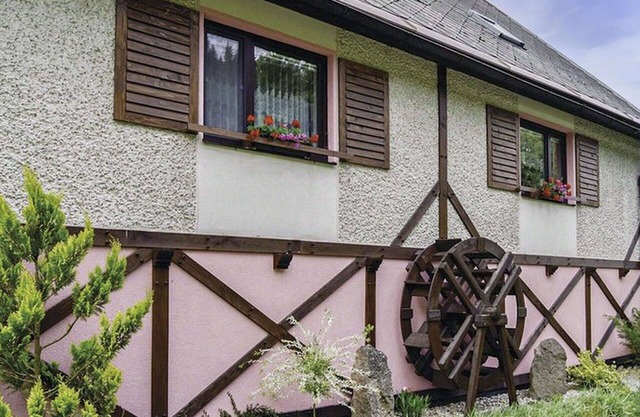 Acogedor apartamento en villa con WIFI, piscina, TV, patio, mascotas permitida y aparcamiento