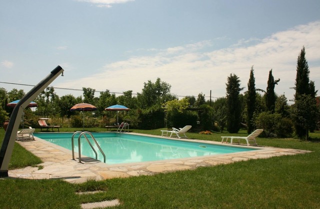 Bonito apartamento con WIFI, piscina, TV, mascotas permitida y aparcamiento, cerca de Cortona