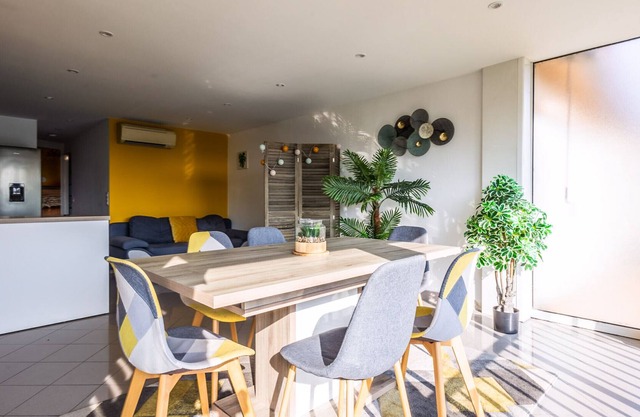 Cosy apartment 7 minutes walk from the sea!