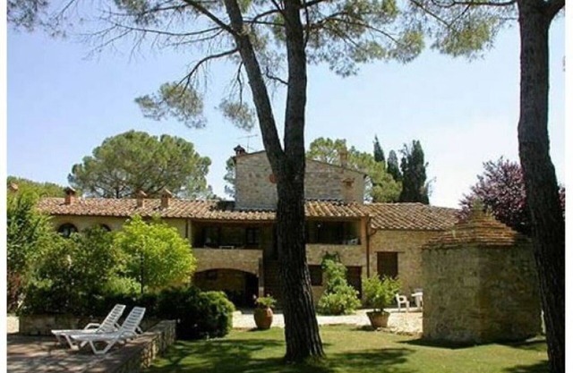 Bonito apartamento en villa con piscina, TV, patio, mascotas permitida y aparcamiento