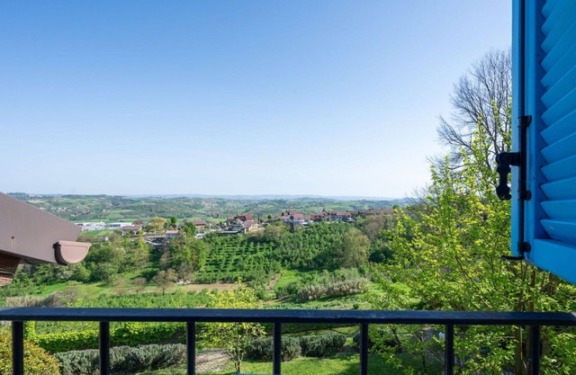 Precioso apartamento en villa con piscina, WIFI, TV, patio, mascotas permitida y aparcamiento