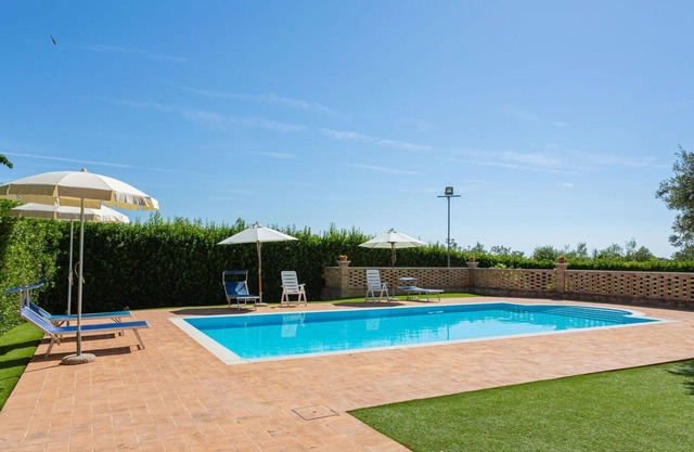 Cosy apartment in villa for 8 guests with pool, TV, terrace and parking