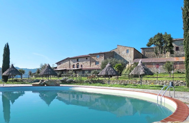 Apartamento en villa con A/C, piscina, patio, mascotas permitida, vista panorámica, aparcamiento