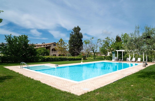 Bonito apartamento con piscina, A/C, WIFI, TV, patio, mascotas permitida y aparcamiento