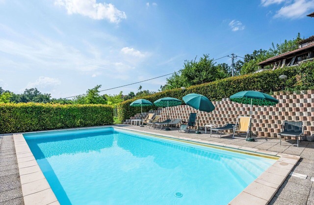 Precioso apartamento en villa con WIFI, piscina, patio, mascotas permitida y aparcamiento