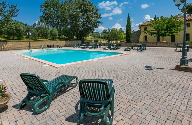 Acogedor apartamento en villa para 4 personas con A/C, WIFI, piscina, TV y aparcamiento