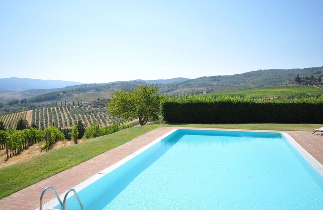 Bonito apartamento con WIFI, piscina, TV, vista panorámica, aparcamiento, cerca de Greve In Chianti