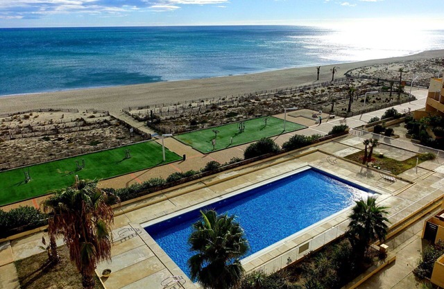 Precioso apartamento para 4 personas con WIFI, piscina, TV, terraza y aparcamiento