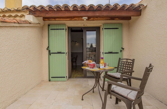 Bonito apartamento para 2 personas con WIFI, A/C, TV, terraza y aparcamiento