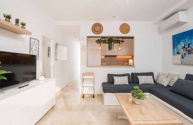 Precioso apartamento para 3 personas con WIFI, A/C, piscina, TV, terraza y aparcamiento