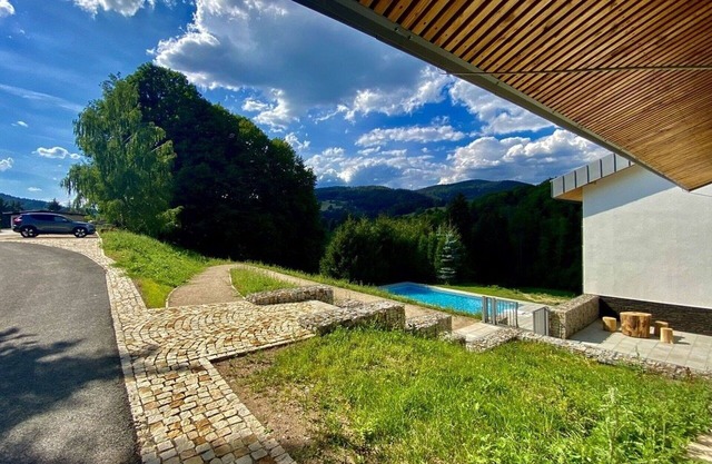 Cosy apartment for 3 people with WIFI, pool, TV, terrace and parking