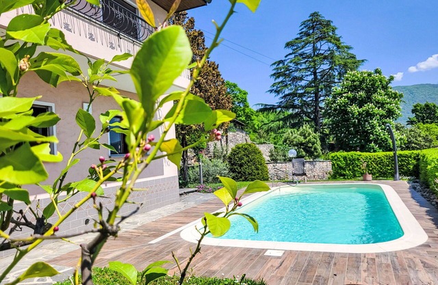 Hermoso apartamento con WIFI, piscina privada, TV, patio, vista panorámica y aparcamiento