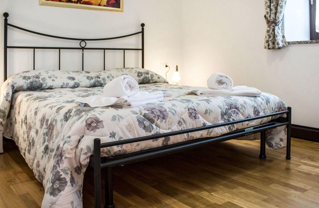 Hermoso apartamento para 4 personas con WIFI, TV, patio, mascotas permitida y aparcamiento