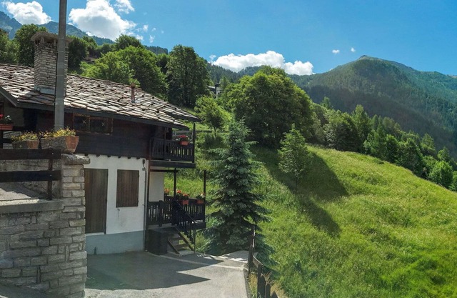 Cosy apartment for 4 guests with WIFI, TV, balcony, pets allowed and parking