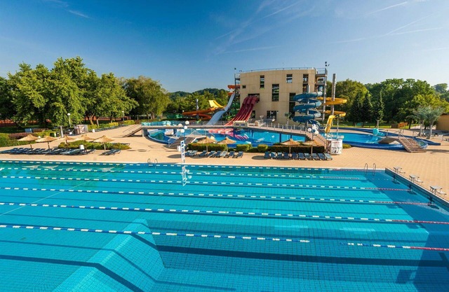 Acogedor apartamento para 4 personas con A/C, WIFI, piscina, TV, balcón y aparcamiento