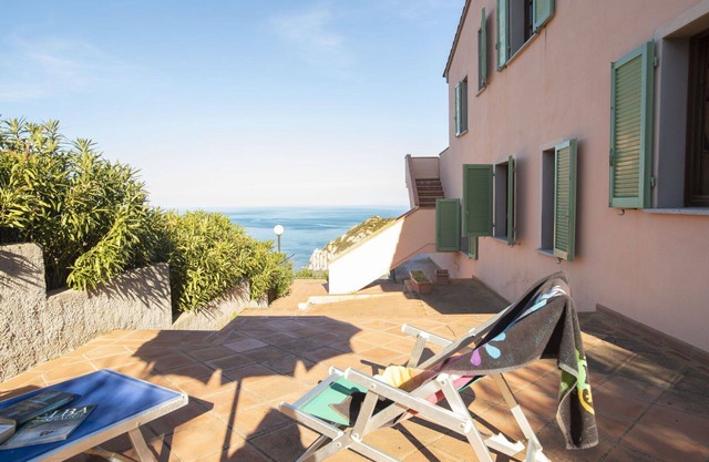 Acogedor apartamento para 4 personas con WIFI, A/C, TV, terraza y aparcamiento
