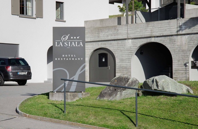 Acogedor apartamento con WIFI, piscina, TV, balcón, vista panorámica y aparcamiento