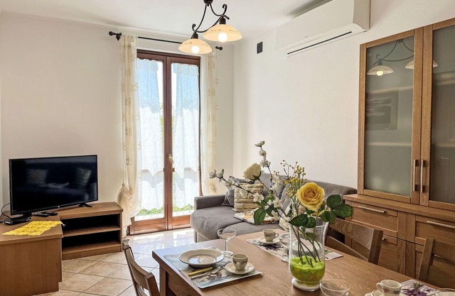 Acogedor apartamento con WIFI, TV, patio, mascotas permitida, vista panorámica y aparcamiento