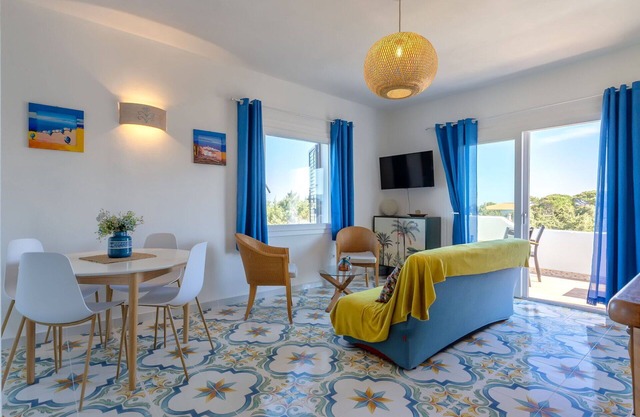 Hermoso apartamento para 5 personas con A/C, TV, patio y aparcamiento