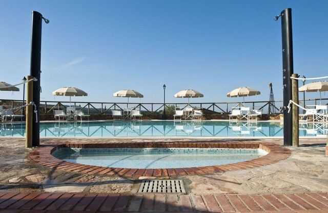 Hermoso apartamento para 5 personas con A/C, piscina, TV, terraza y aparcamiento